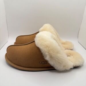 Ugg Woman's Scuffette II Chestnut Suede Slip On Sheepskin Slippers- Size 8